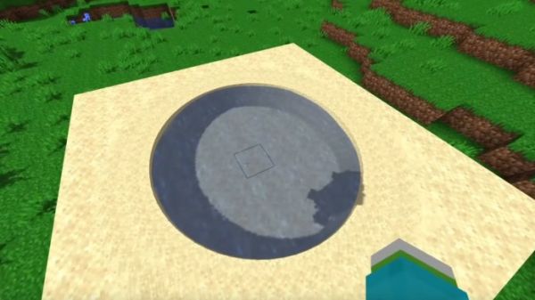 Perfect Circle Created in the Blocky World of Minecraft - 1